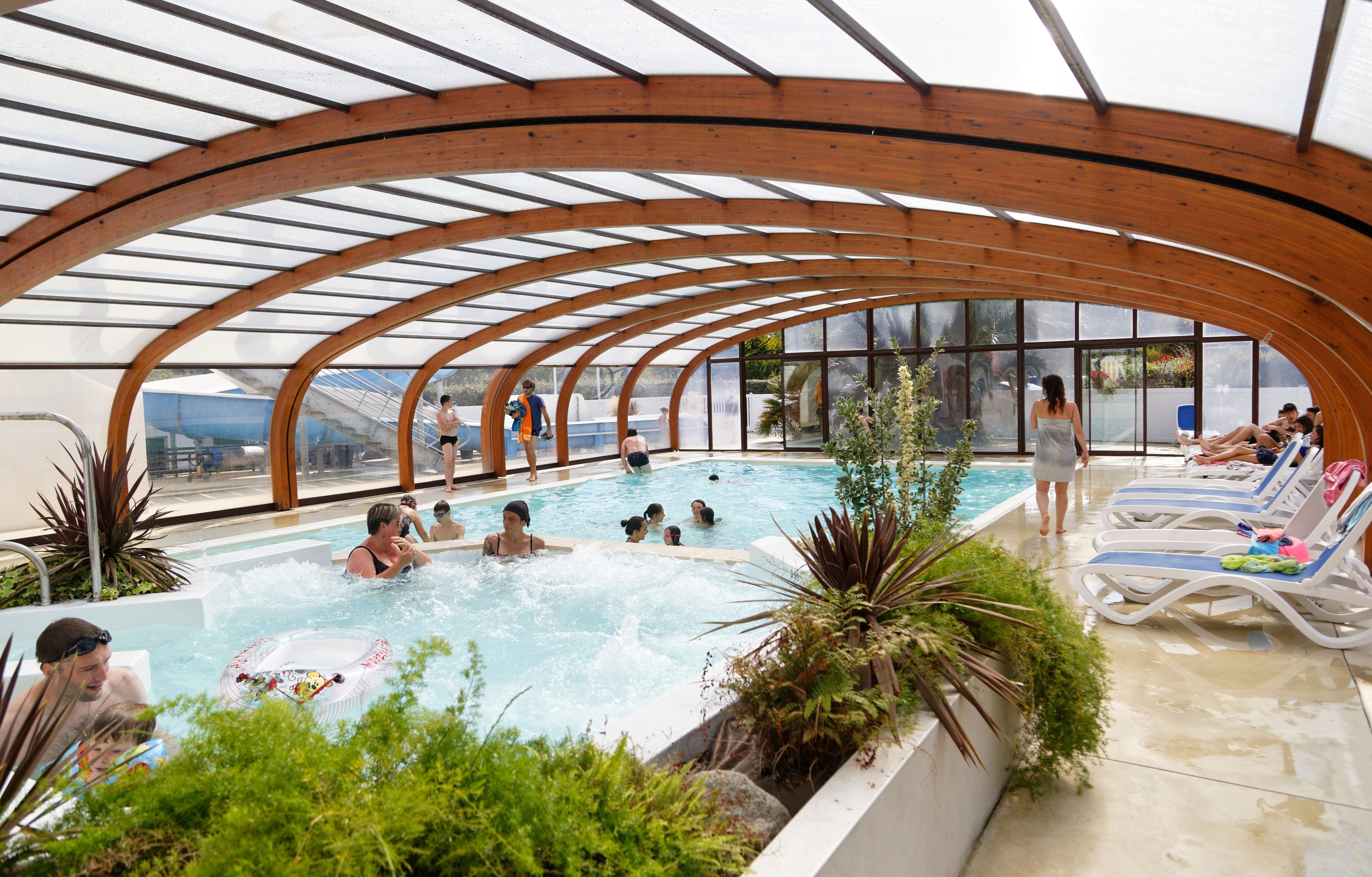 Bồn tắm spa trong nhà