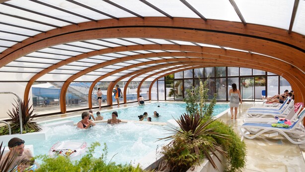 Bain à remous intérieur