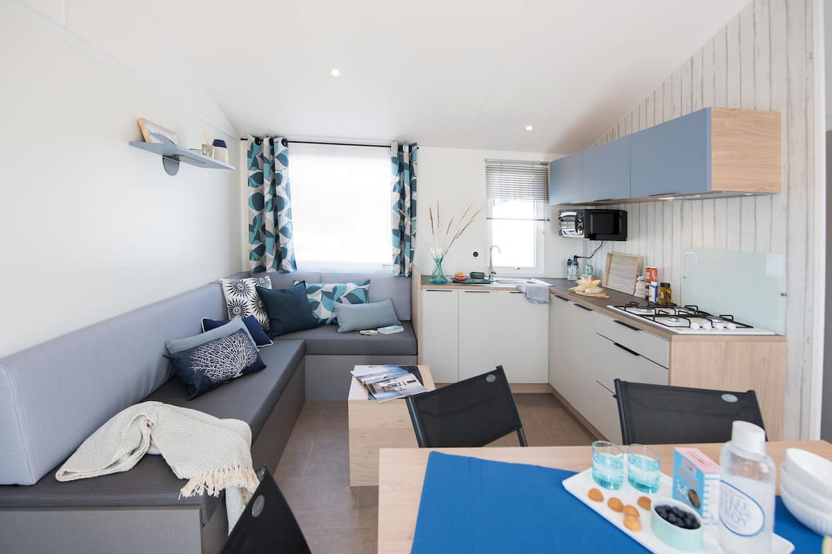 Mobile Home (Atlantique Premium) | Living area | Flat-screen TV