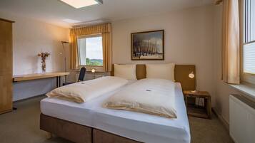 Comfort Double Room | In-room safe, desk, iron/ironing board, free cribs/infant beds