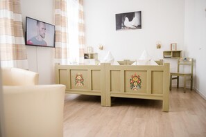 Soundproofing, free WiFi