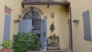 Exterior detail - Cesare Magli e Figli Residenza d'Epoca (Molinella)