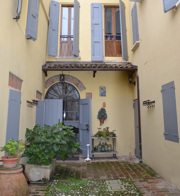 Exterior detail - Cesare Magli e Figli Residenza d'Epoca (Molinella)