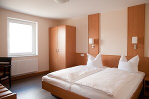 Ropa de cama hipoalergénica, escritorio y tabla de planchar con plancha 