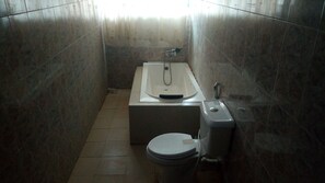 Deluxe Double Room | Bilik Mandi | Tab mandi, tab mandi rendaman dalam, kelengkapan dandanan diri percuma 