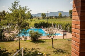 季节性开放的室外游泳池