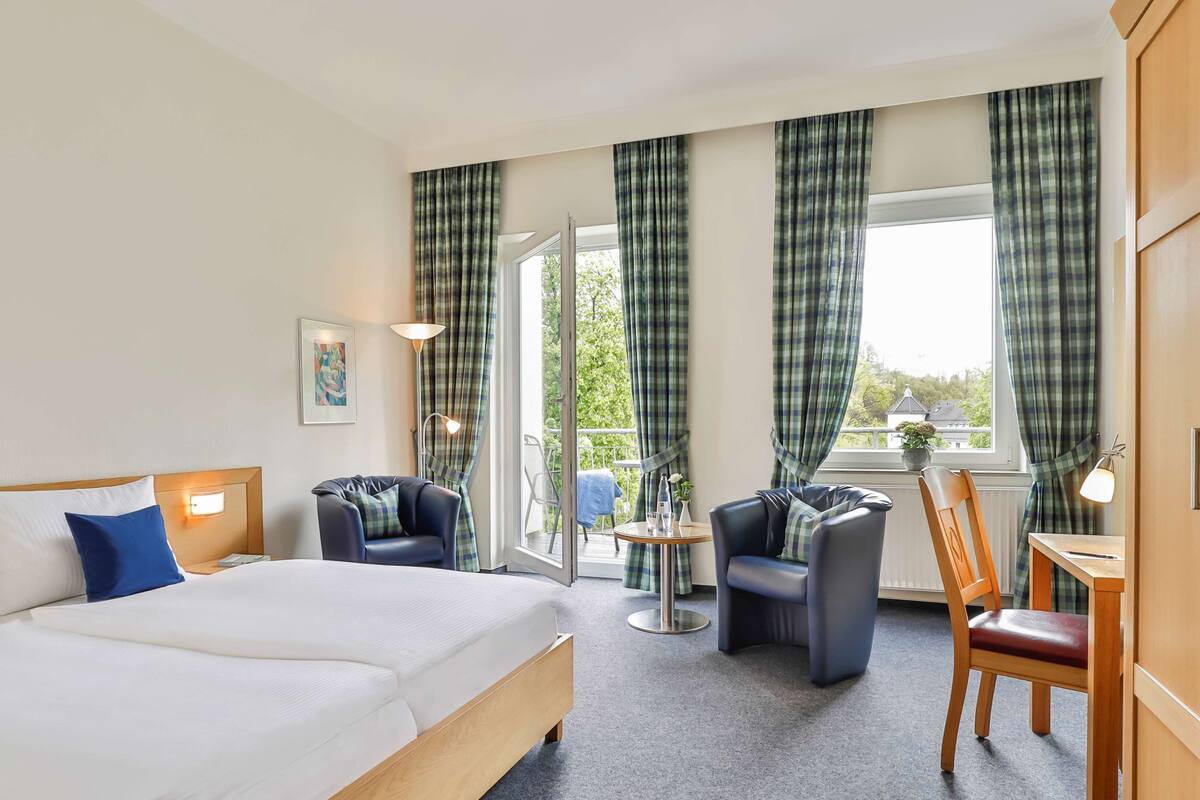 superior double room, balcony | 1 bedroom, hypo-allergenic bedding, desk, laptop workspace