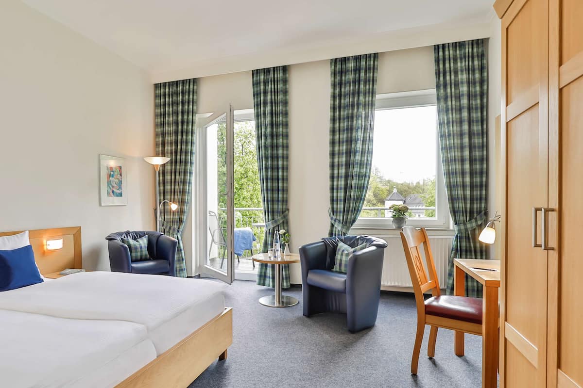 Superior Double Room, Balcony | 1 bedroom, hypo-allergenic bedding, desk, laptop workspace