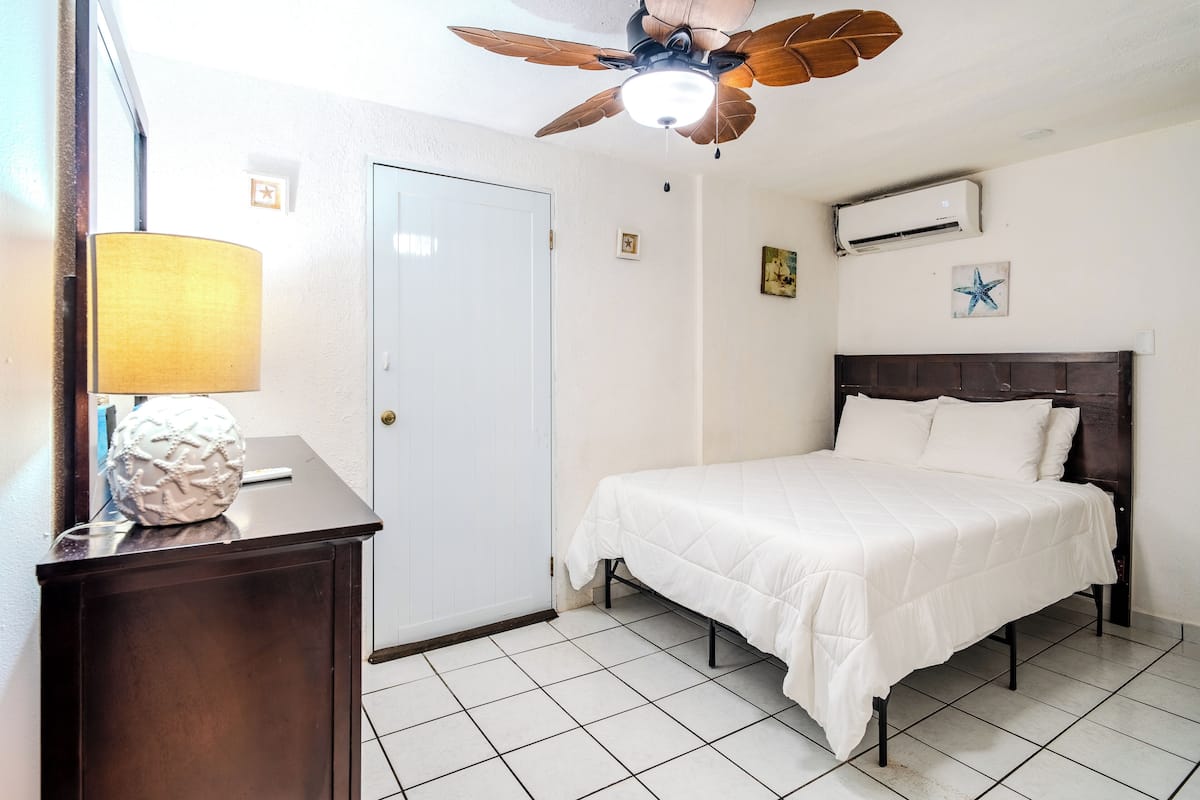 Studio, 1 grand lit, vue jardin, cÎté jardin | 1 chambre, décoration personnalisée, ameublement personnalisé