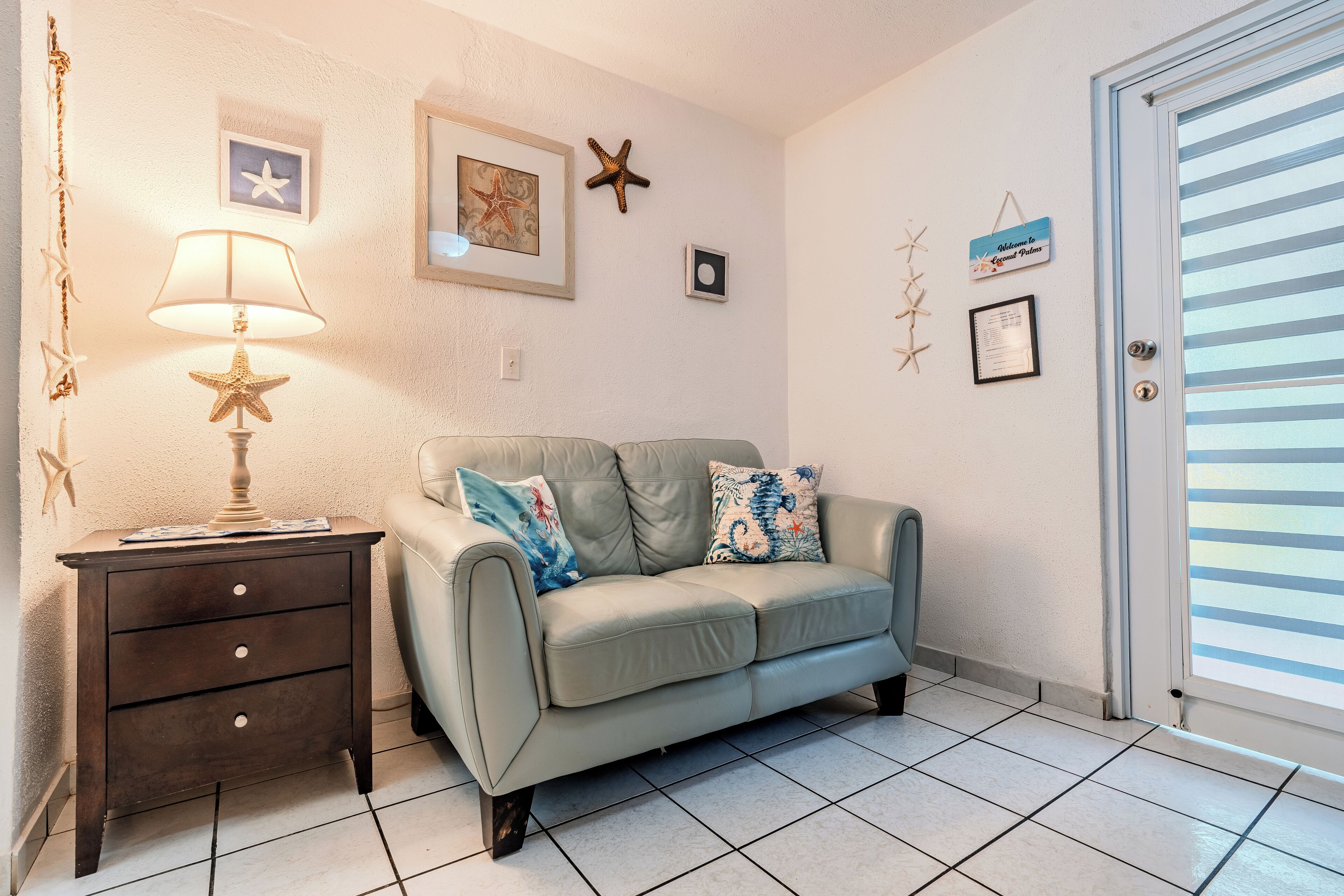 studio, 1 queen bed, garden view, garden area | living area | 40-inch flat-screen tv with cable channels, tv