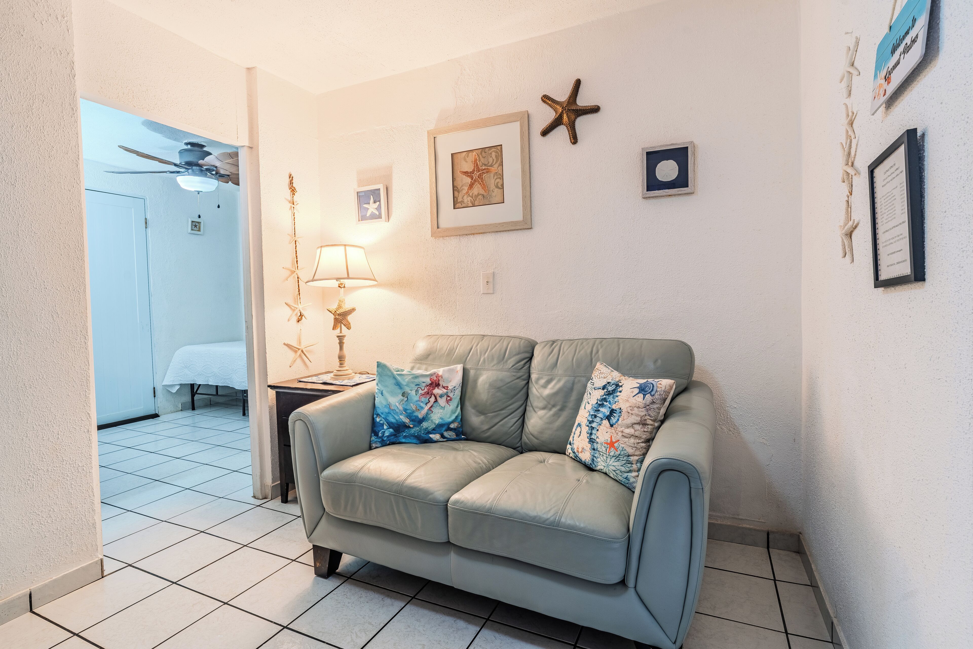 studio, 1 queen bed, garden view, garden area | living area | 40-inch flat-screen tv with cable channels, tv