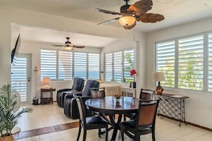 Panoramic Apartment, 1 Queen Bed, Non Smoking, Ocean View | Living area