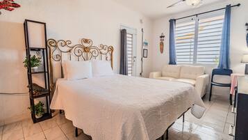 Room, 1 Queen Bed, Non Smoking, Oceanfront | 1 bedroom, individually decorated, individually furnished