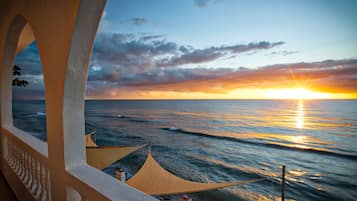 Panoramic Apartment, 1 Queen Bed, Non Smoking, Ocean View | Beach/ocean view