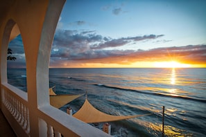 Appartement Panoramique, 1 grand lit, non-fumeurs, vue ocĂ©an | Vue sur la plage/lâocĂ©an