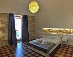 Deluxe Double Room, Ensuite | Egyptian cotton sheets, premium bedding, down duvets, desk - Reusuite Authentic Sicilian Hospitality (Ragusa)
