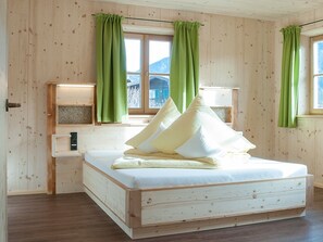 1 Schlafzimmer, Zimmersafe, Schreibtisch, Reisekinderbett