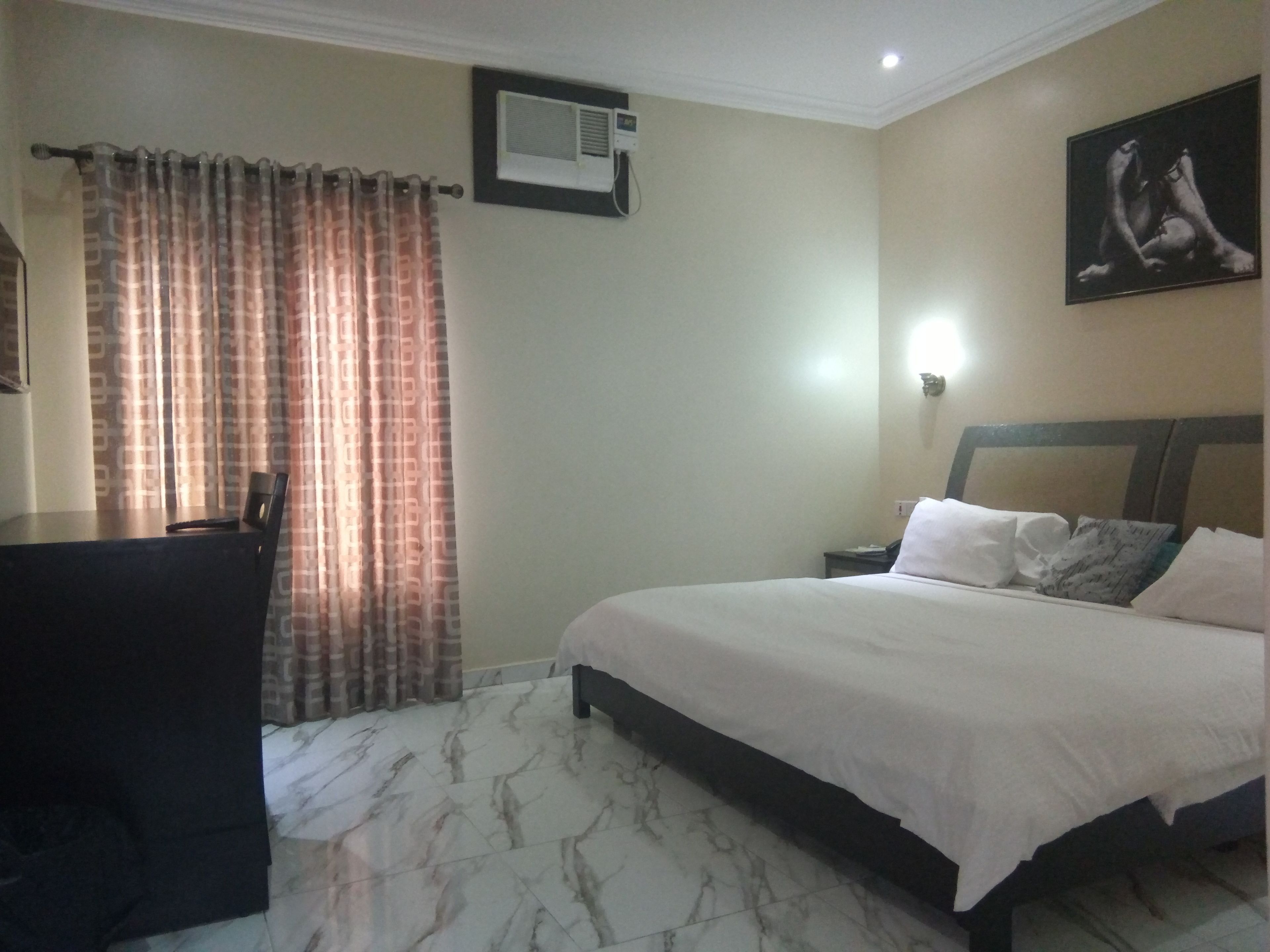 Suite | Minibar, desk, laptop workspace, free WiFi