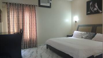 Suite | Minibar, desk, laptop workspace, free WiFi