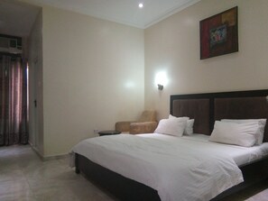 Deluxe Room | Minibar, desk, laptop workspace, free WiFi - Allen Suites (Enugu)