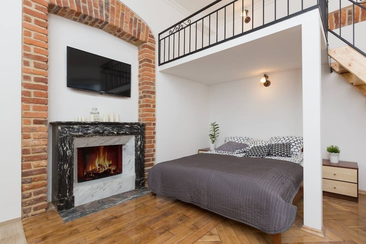 Design Quadruple Room, 2 Double Beds, Non Smoking | Iron/ironing board, WiFi (free), bed sheets