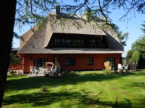 Unclassified image, 4 of 14, button