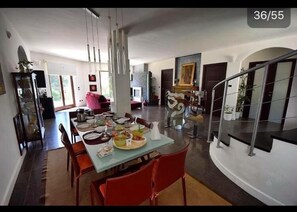 Tägliches inbegriffenes großes Frühstück