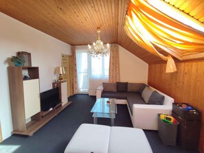 TV - Holiday apartment with air conditioning and beautiful panorama (Fonyód)