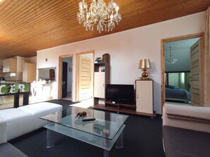 TV - Holiday apartment with air conditioning and beautiful panorama (Fonyód)