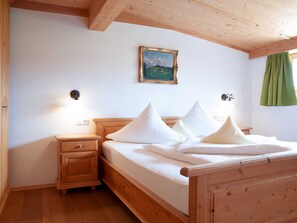 2 bedrooms, in-room safe, travel cot, WiFi