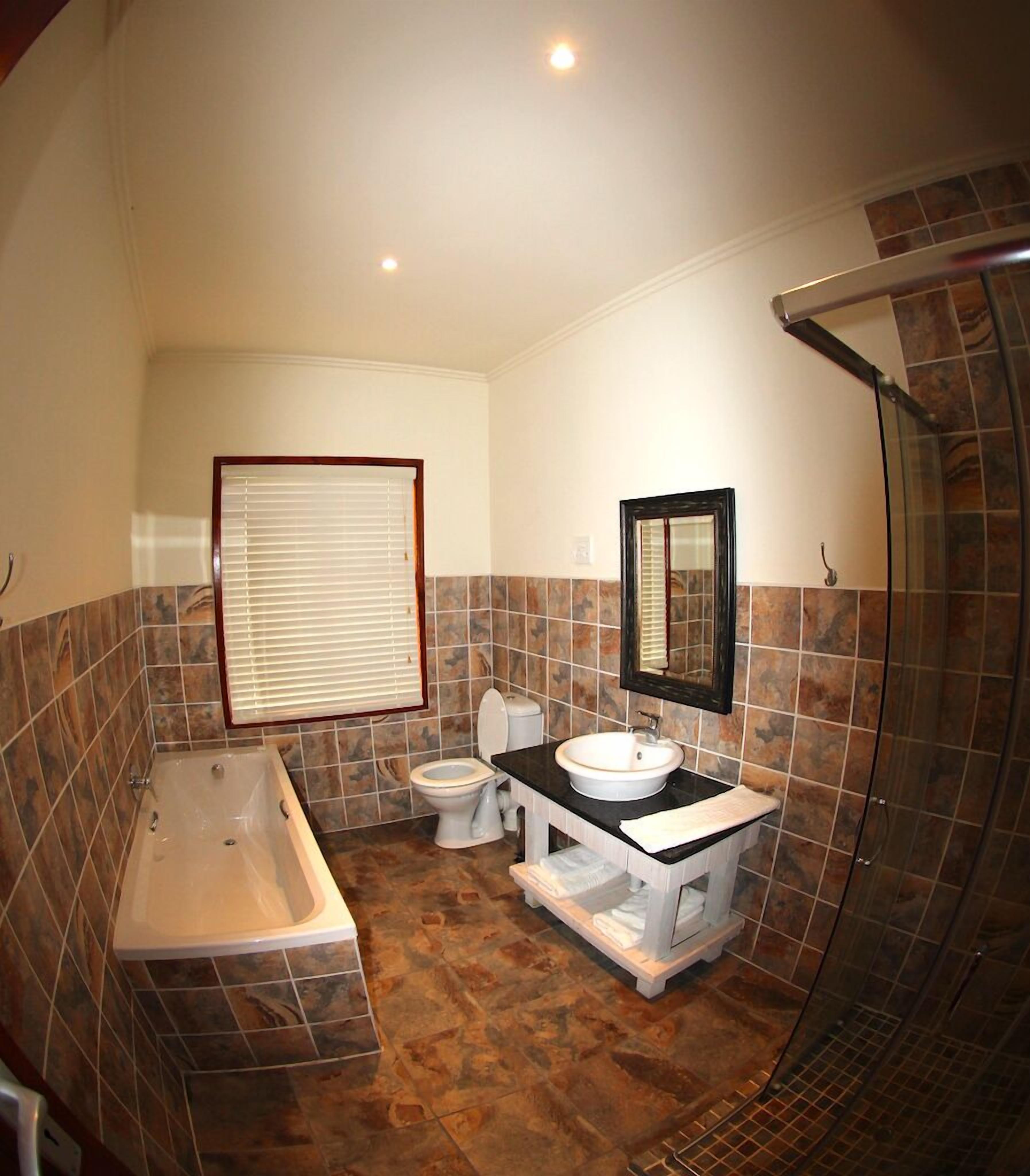 Villa, 3 Bedrooms | Bathroom | Shower, free toiletries, bathrobes, towels