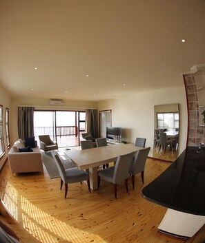Villa, 3 Bedrooms | In-room dining - Golden Beach Village (Ponta d'Ouro)