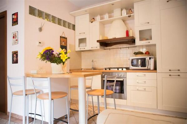 1 bedroom, desk, free WiFi, bed sheets