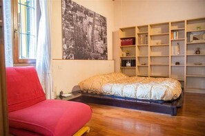 1 bedroom, desk, free WiFi, bed sheets