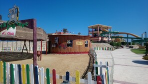 Area giochi per bambini (all'aperto)