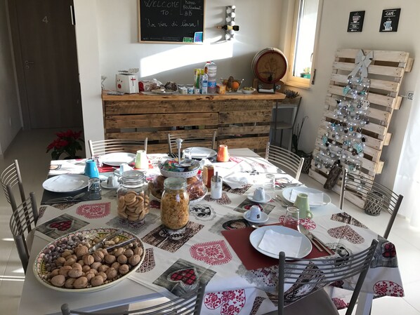 Desayuno buffet todos los días (con cargo) 