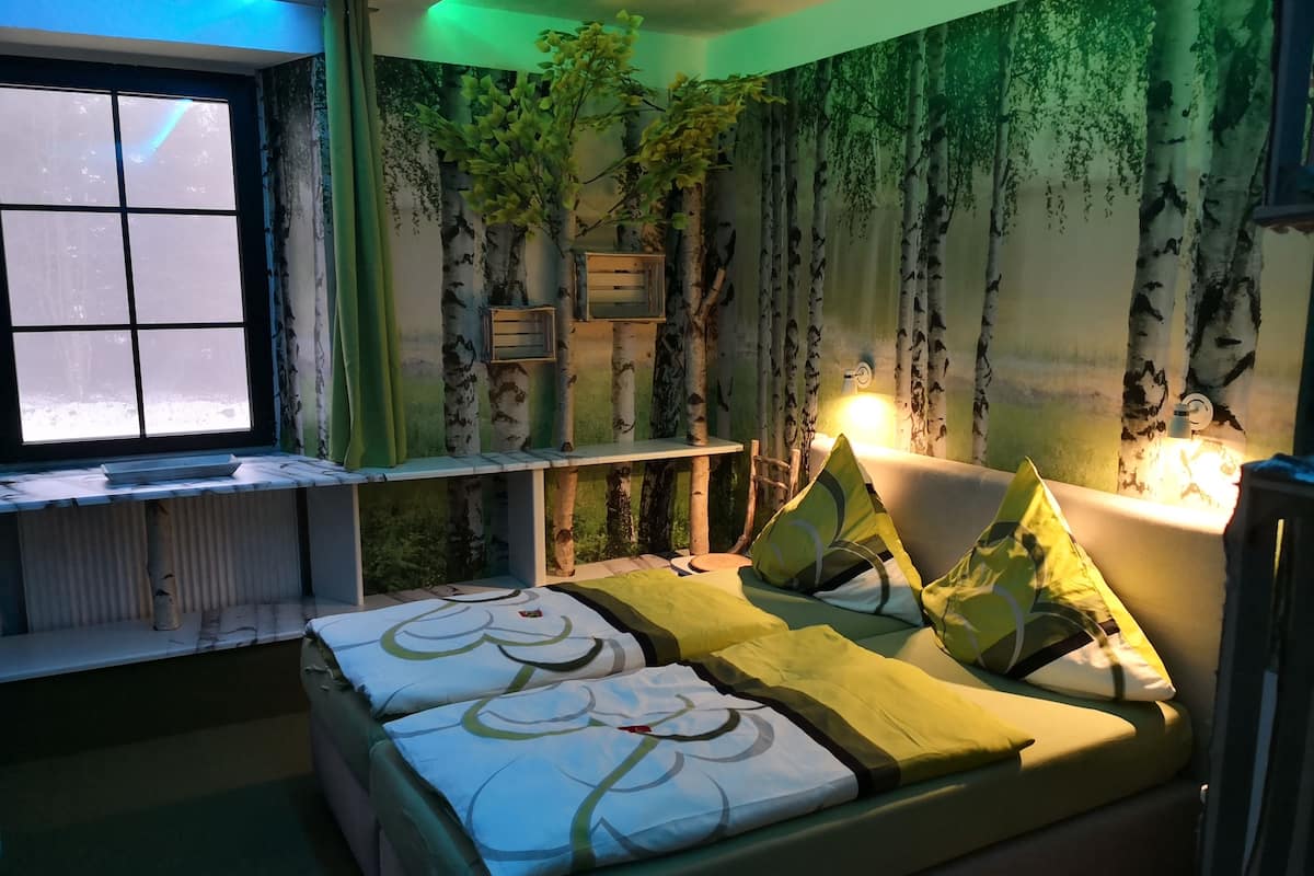 Individually furnished, iron/ironing board, free WiFi, bed sheets