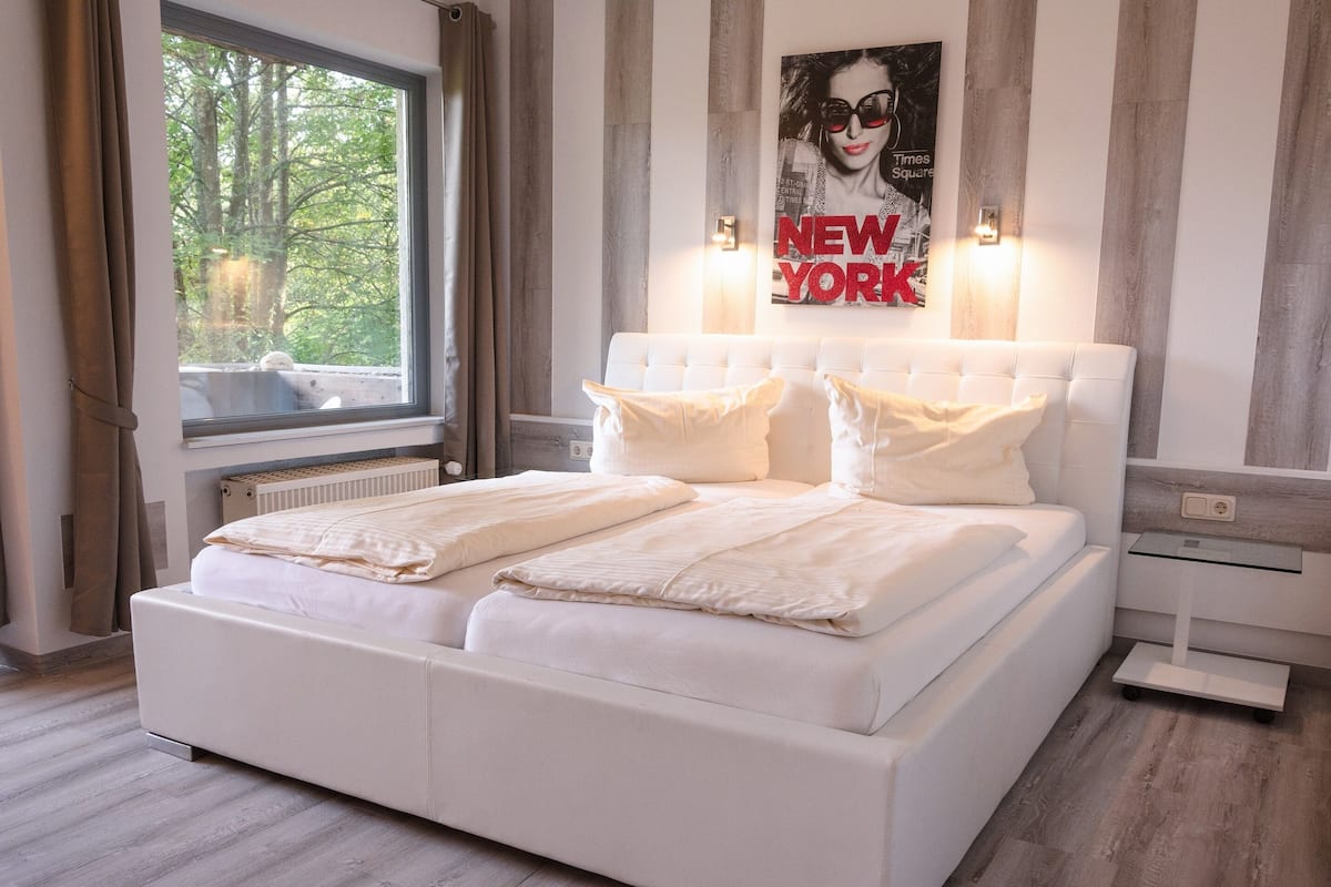 Superior Double Room | Individually furnished, iron/ironing board, free WiFi, bed sheets