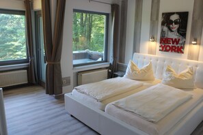 Superior Double Room | Individually furnished, iron/ironing board, free WiFi, bed sheets - Waldgasthaus am Schwarzenbruch (Allenbach)