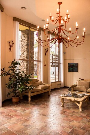 Televisión LED 32 pulgadas con canales de televisión por cable