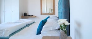 Luxury Room (Beach) | In-room safe, desk, free WiFi, bed sheets - Dune Beach House (Wilderness)