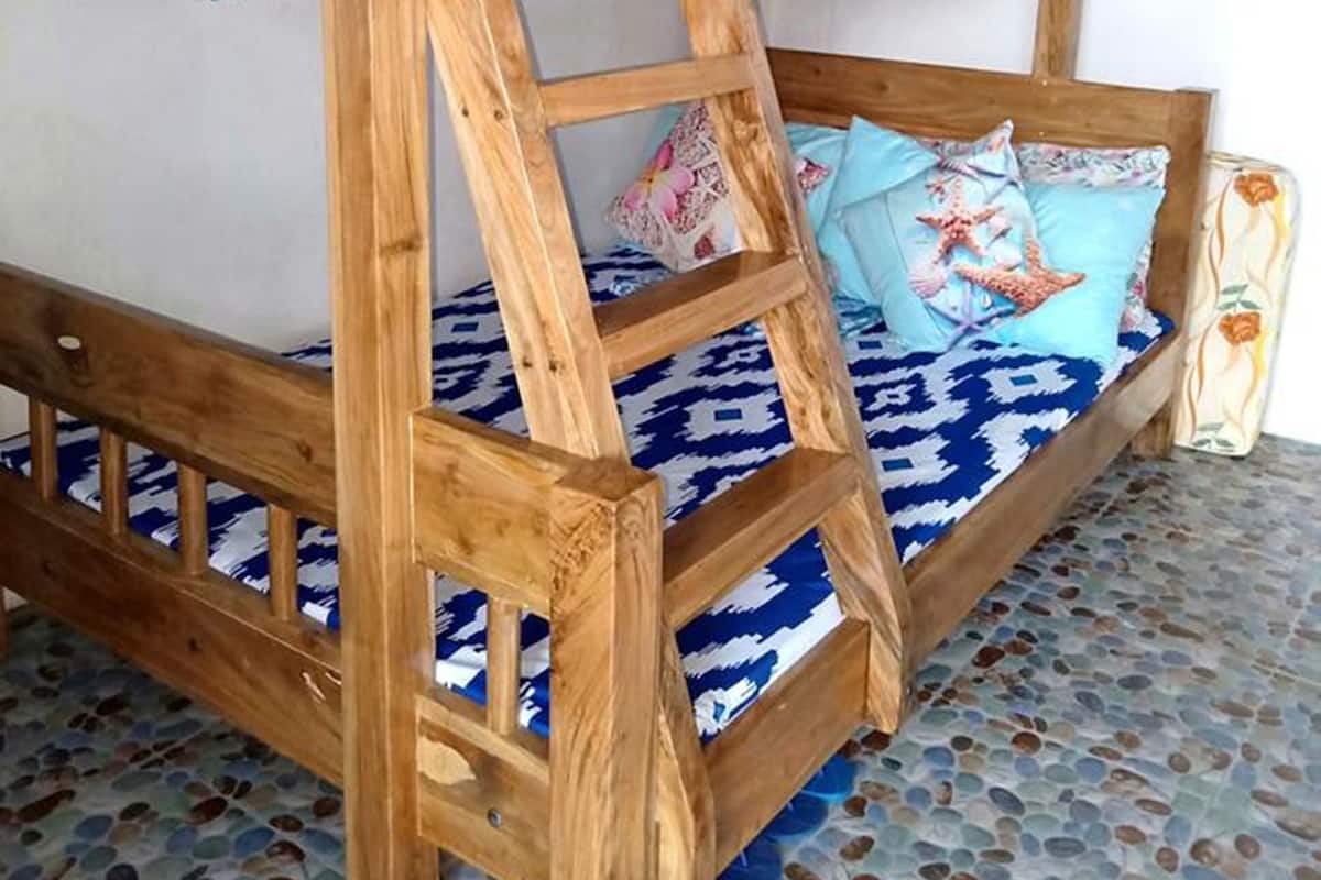 Standard Triple Room, Sea View | Rollaway beds, bed sheets