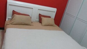 Family House, 2 Bedrooms, Kitchen | Bathroom shower - Condominio Privado (San Rafael)