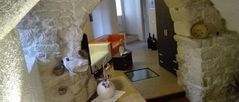 Desk, free WiFi, wheelchair access