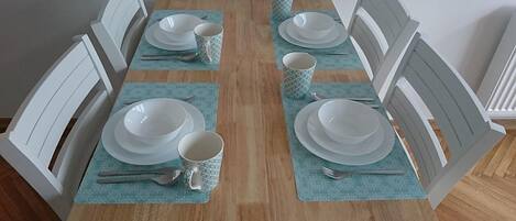 Apartment (2) | In-room dining