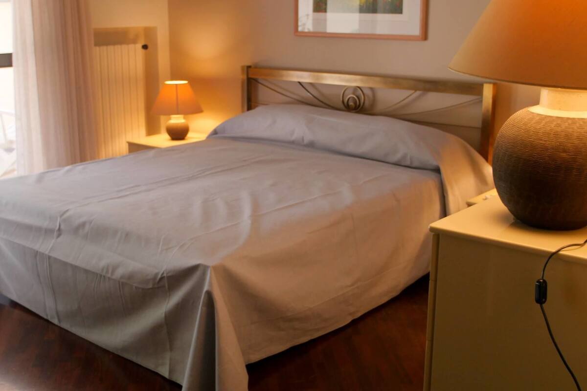 Driepersoonskamer, privébadkamer (External ) | Gratis babybedden, gratis wifi