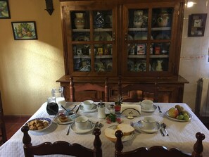 Tägliches inbegriffenes Frühstücksbuffet