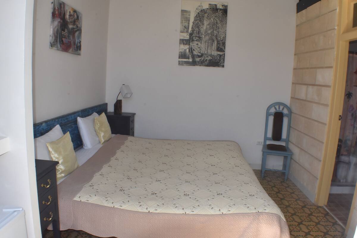 Deluxe Double Room, Non Smoking | Minibar, in-room safe, individually decorated, individually furnished