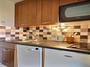 Réfrigérateur, four, lave-vaisselle