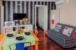 Apartment, 1 Schlafzimmer | Essbereich im Zimmer